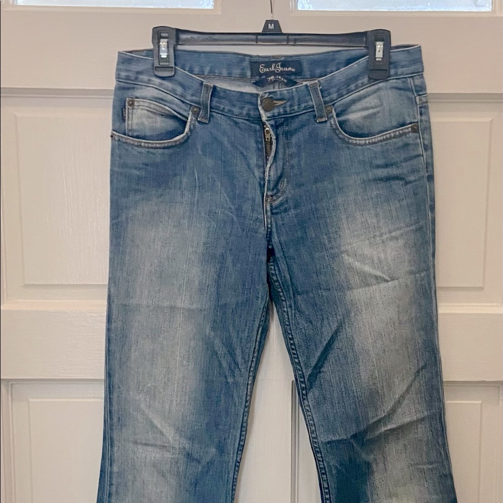 Comfy EARL jean straight leg and perfectly worn in